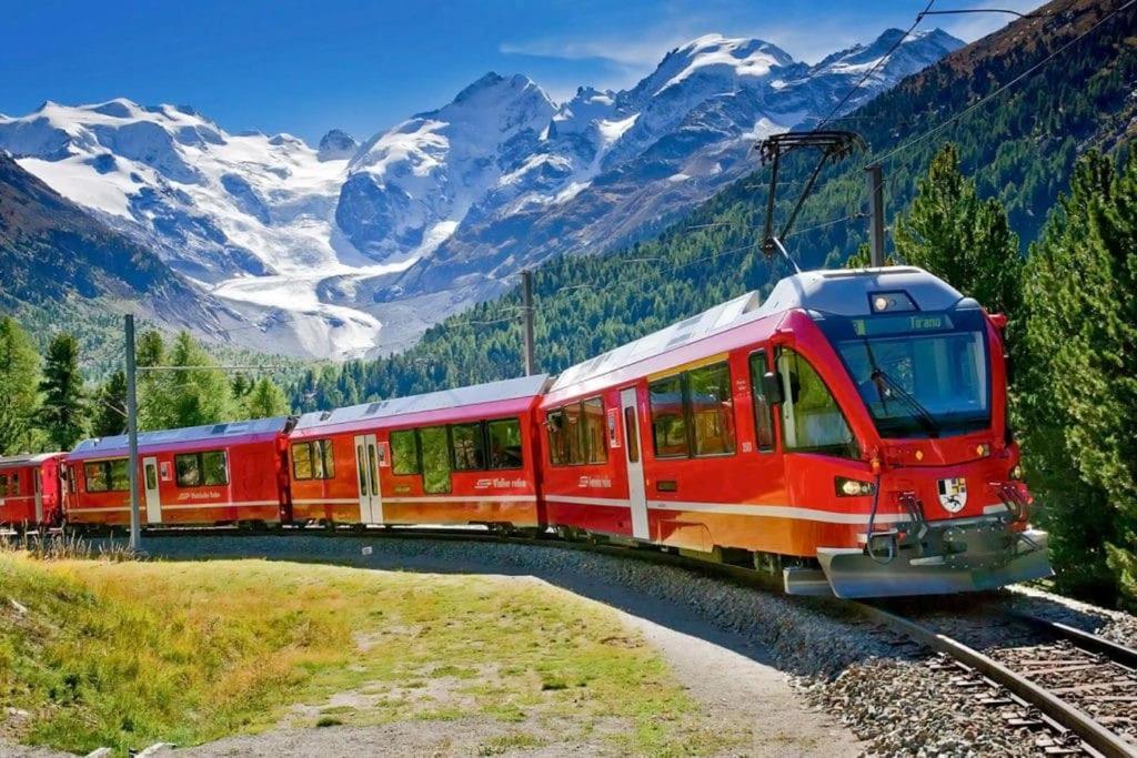 Bnbernina Express Dietro Al Trenino Rosso 티라노 외부 사진